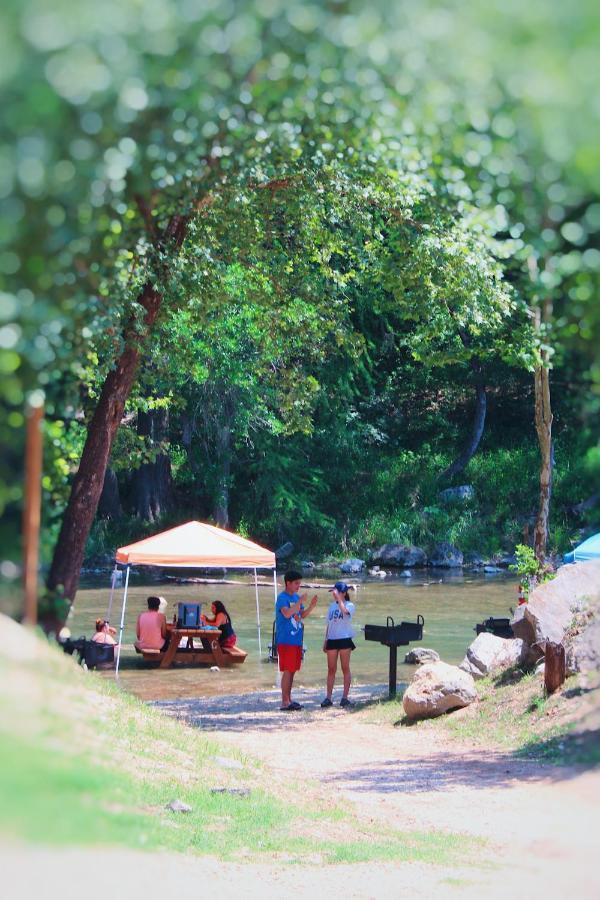 Son'S Guadalupe Glamping Tents - Adorable Riverside Glamping Tents Perfect A Family Getaway! New Braunfels Eksteriør bilde